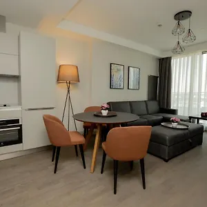 Retro 9 Homes & Suites Apartament